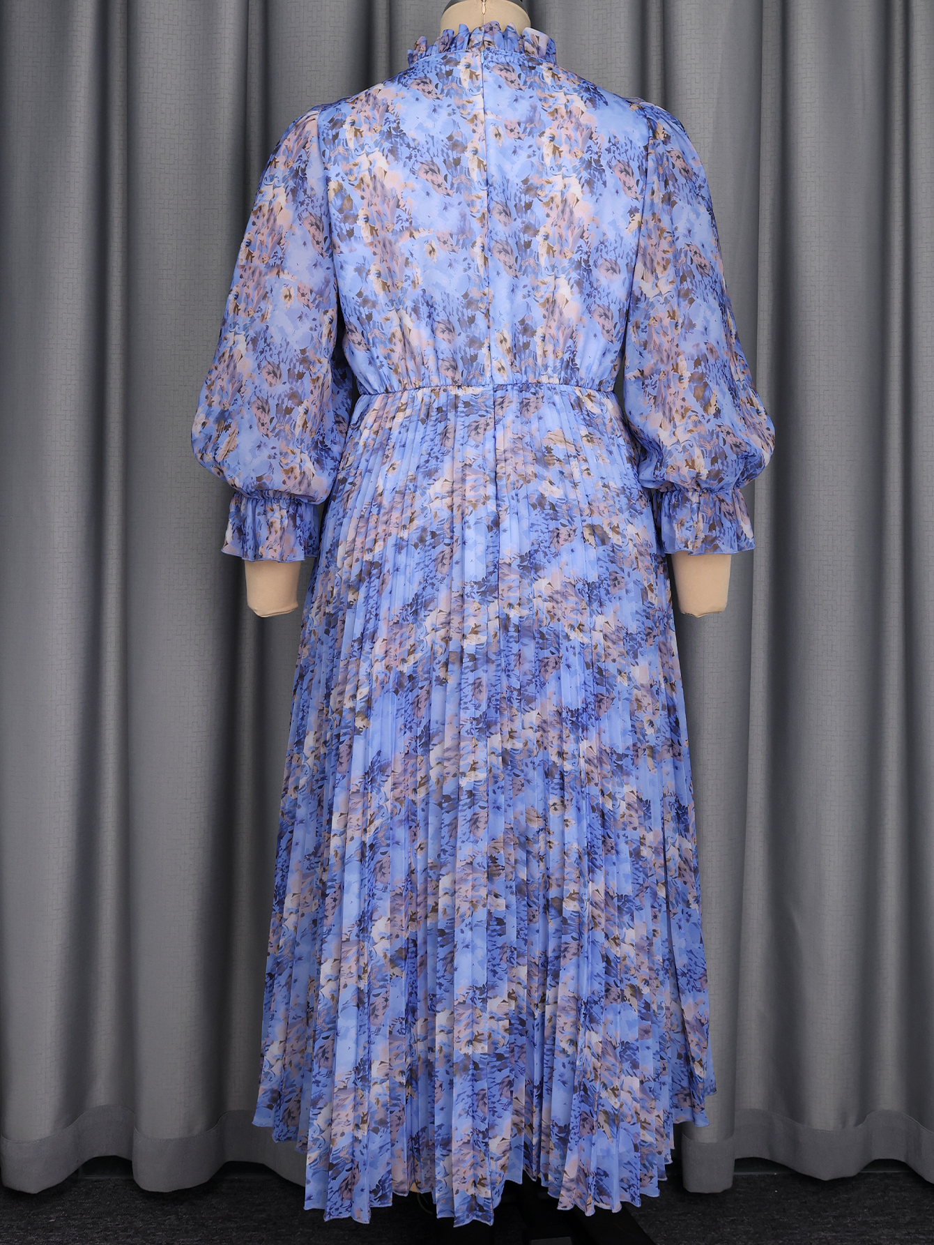 Robe longue plissée élégante en mousseline imprimée pour femme grande taille, col en V, manches bouffantes, taille ceinturée, idéale pour mariage, vacances, tenue de printemps