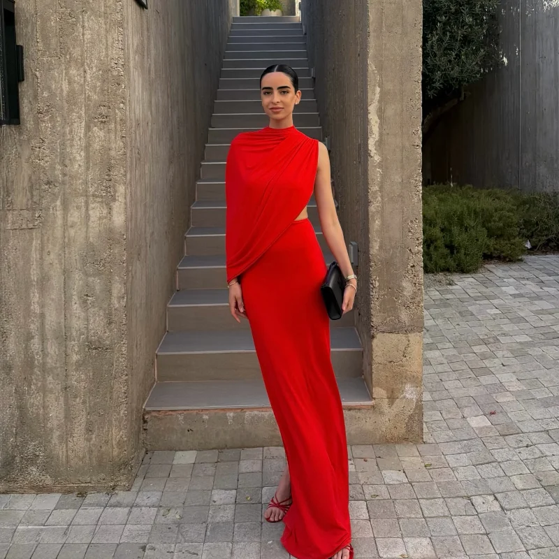 Robe longue asymétrique rouge audacieuse chic, élégante et accrocheuse, drapée, dos ouvert, moulante, pour femme, idéale pour les soirées, style rétro et streetwear.
