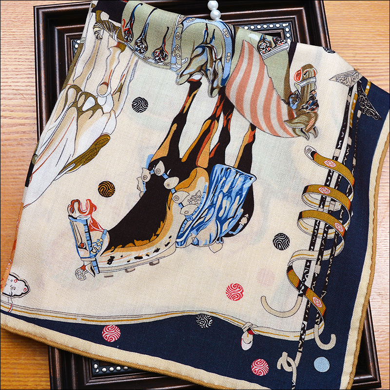 Écharpe beige double face en mélange de laine de soie contrastée 65 avec motif à chevrons bord roulé à la main "65F0004"