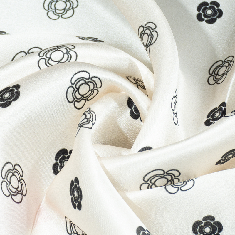 Foulard carré 100 % soie de mûrier pour femme, 53x53 cm, imprimé camélia, bandana polyvalent, accessoire de mode pour toutes les saisons