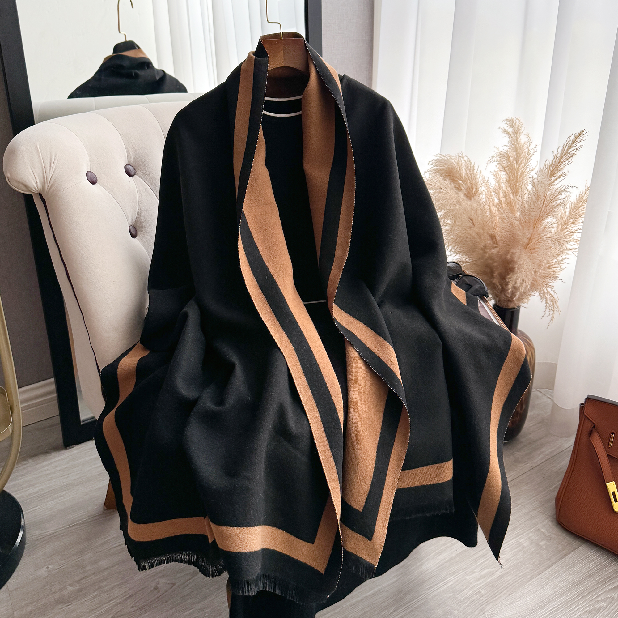 Châle réversible imitation cachemire, grande écharpe à bordure bicolore, écharpe douce et chaude à franges pour femmes, idéale pour l'automne et l'hiver au quotidien.