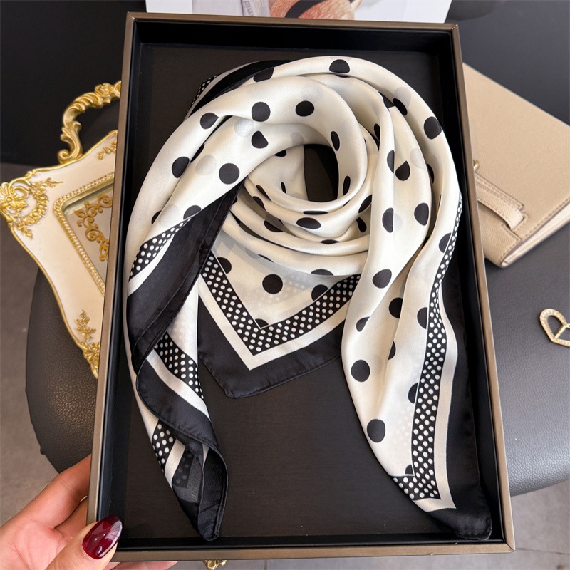 Foulard carré en soie imprimé à pois tendance pour femme, en satin doux, utilisable comme bandeau, ruban pour sac à main, hijab, foulard de cou et bandeau pour la tête
