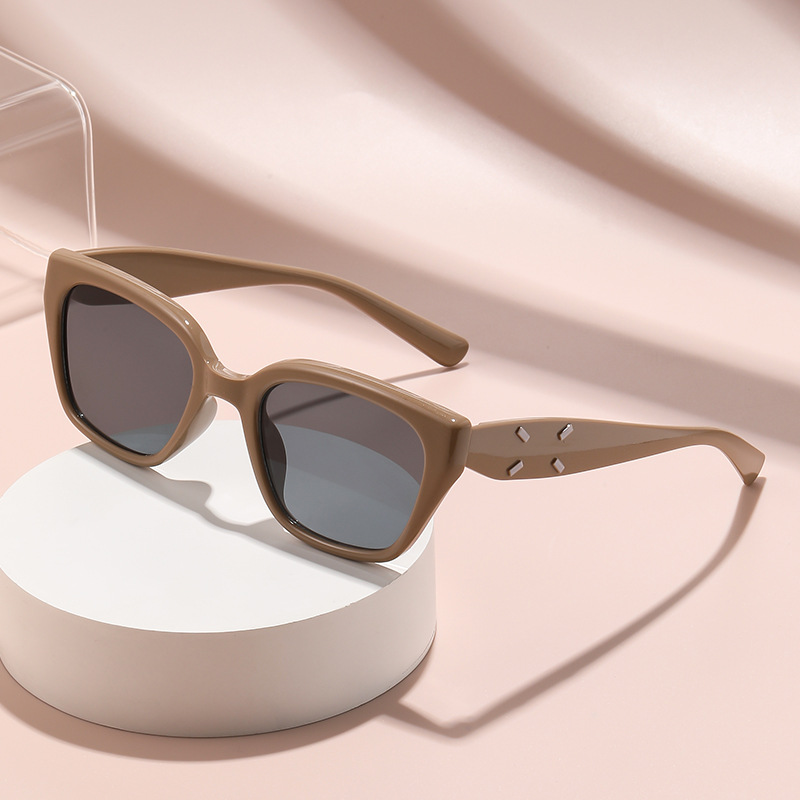 Lunettes de soleil pour femmes avec visage haut de gamme, petites lunettes Anti-uv à grande monture rétro œil de chat 2025, nouvelles lunettes de soleil 9673