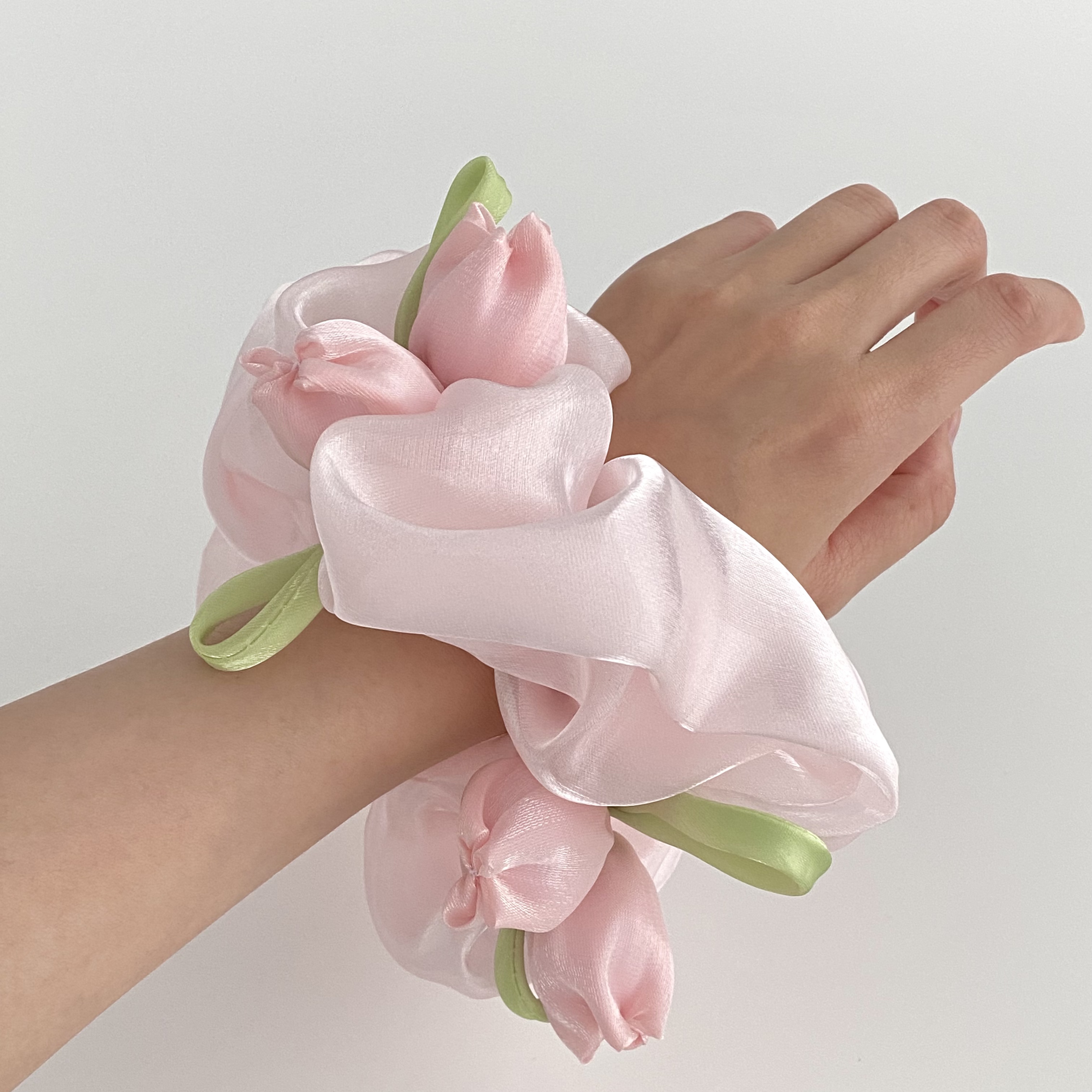 1PC Chouchou en satin rose tulipe, élastique à cheveux floral élégant, accessoire capillaire romantique et soyeux pour femme