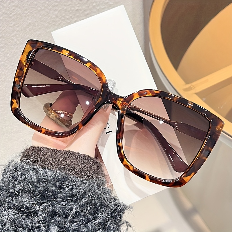 Lunettes de soleil à grande monture carrée pour femmes, nouveau style, verres violets dégradés élégants avec motif écaille de tortue, 2026