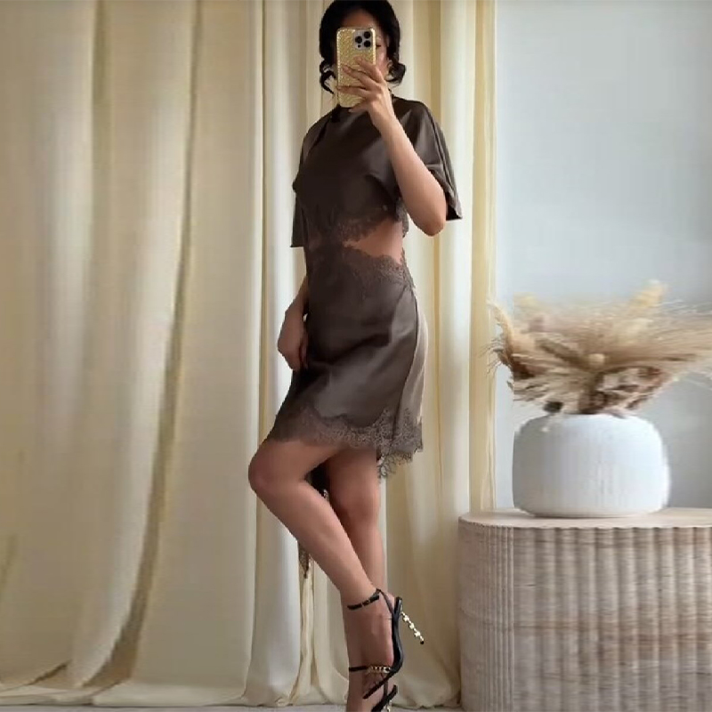 Robe Courte Élégante Marron en Dentelle Découpée pour Femme, Manches Courtes, Col Foulard, en Satin Chic – Nouvelle Collection 2026 pour Soirées et Tenues Urbaines