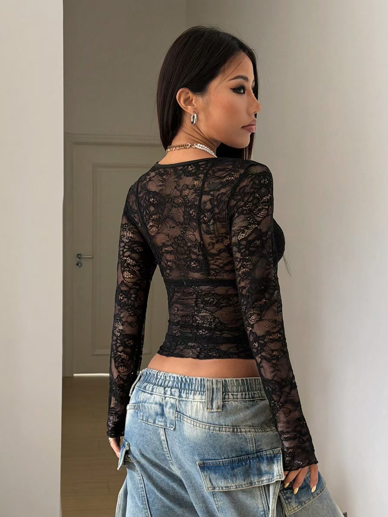 Haut sexy à manches longues pour femmes, style européen et américain, T-shirt ajouré pour filles, haut pour femmes