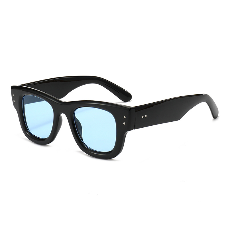 Lunettes de soleil carrées audacieuses pour femme 2026 – Protection UV400 – Tendance et faciles à porter au quotidien