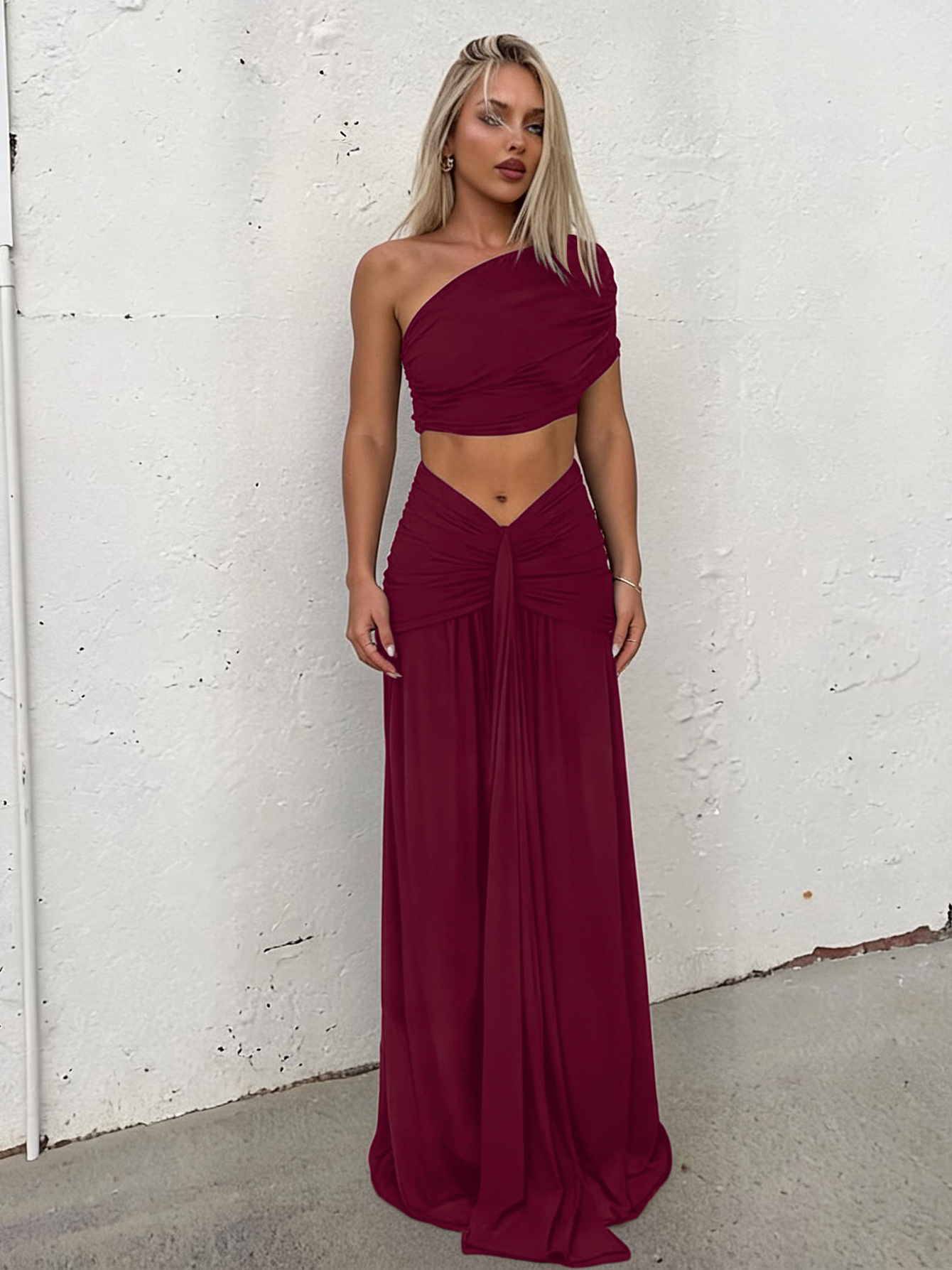 Ensemble jupe et haut 2 pièces sexy et élégant pour femme Dulzura, avec haut court dos nu à col asymétrique et jupe longue ajustée assortie