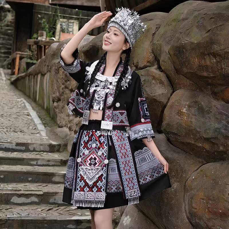 Nouveauté : Costume traditionnel chinois Hmong pour femmes, Hanfu, tenues de spectacle de danse nationale Miao, costumes de scène pour Halloween