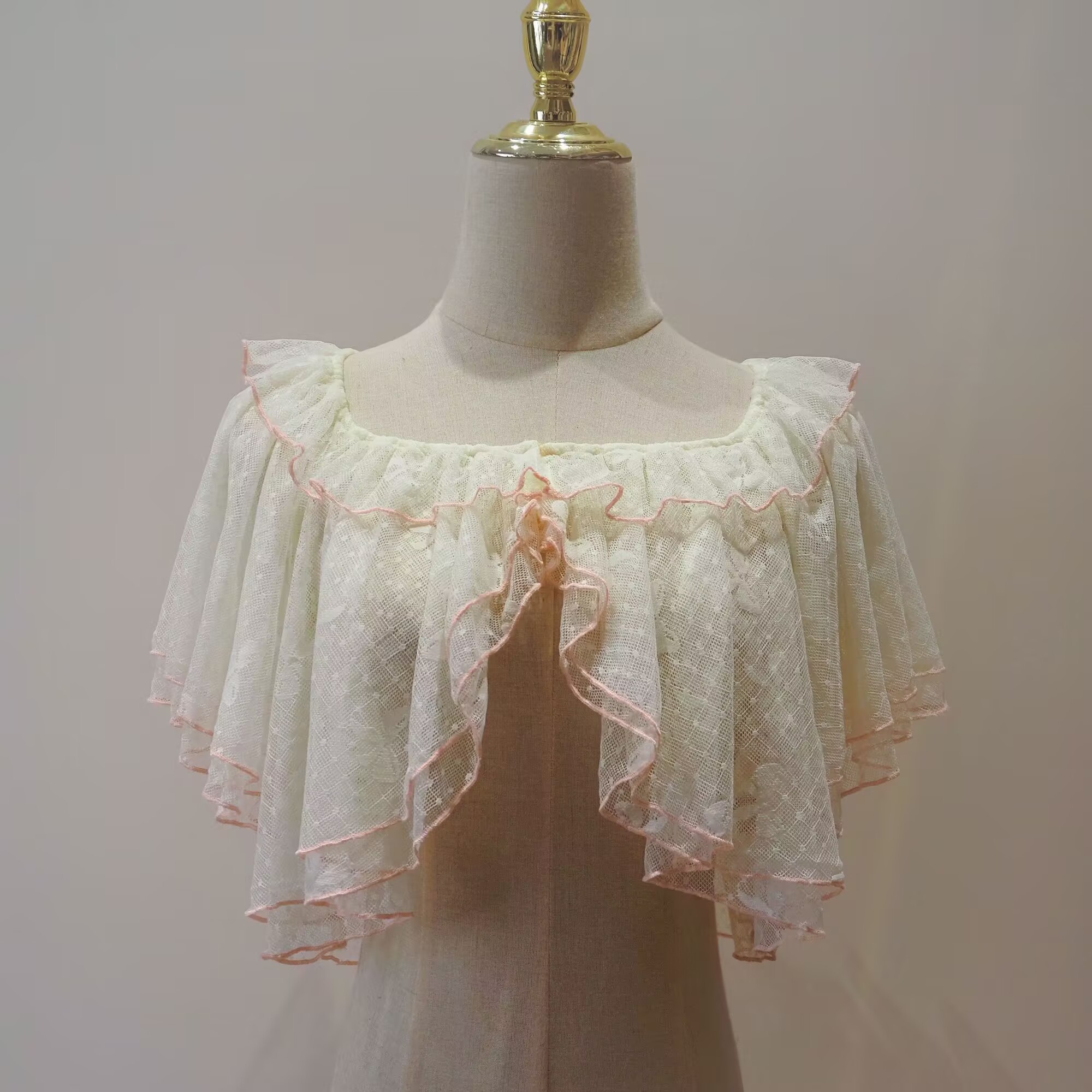 Manteau d'été Lolita court pour femmes, doux Kawaii, dentelle maille, ouvert sur le devant, Poncho gothique pour filles, Capes de princesse rétro mignonnes