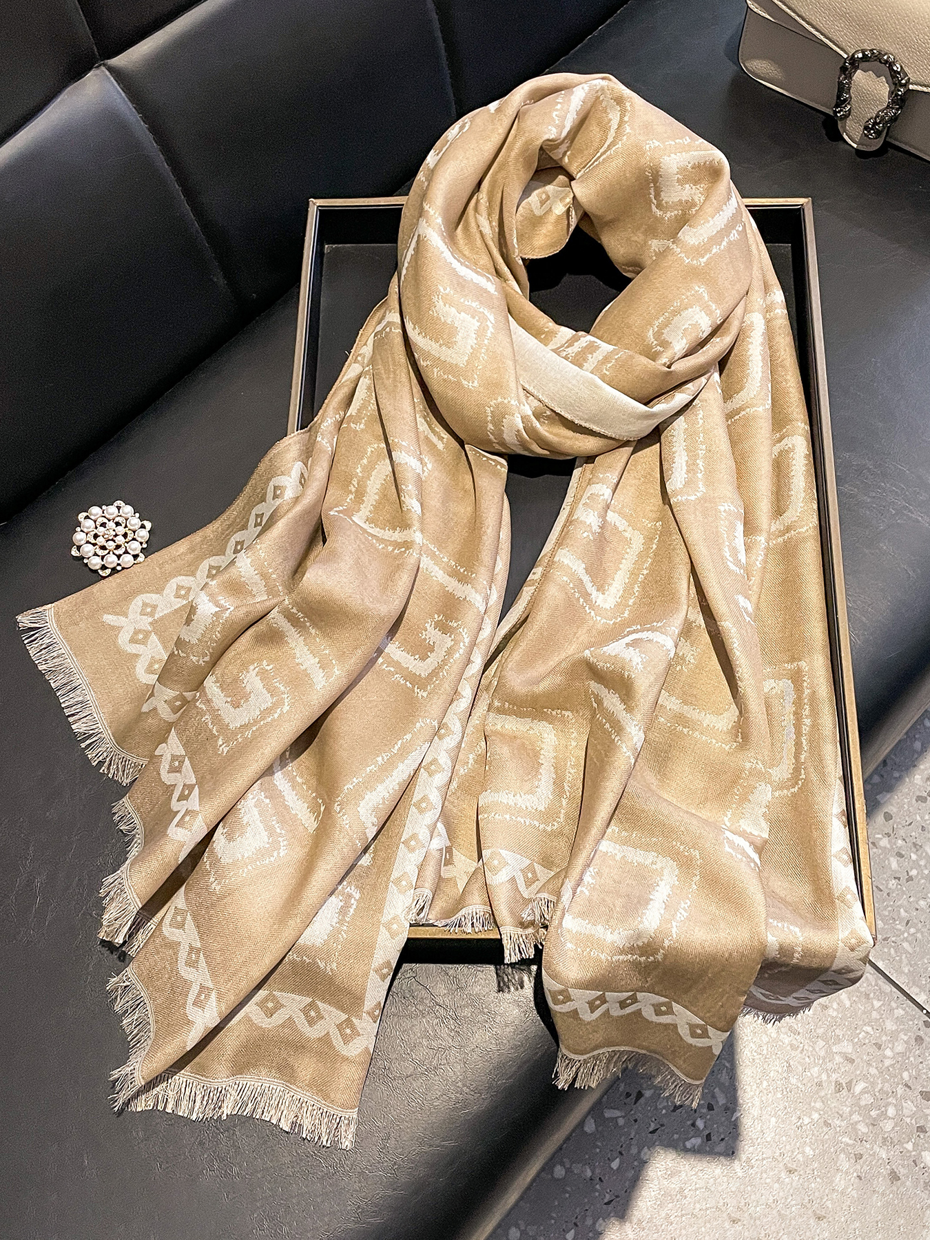 Écharpe vintage pour femme à imprimé géométrique et lettres, châle réversible à franges, écharpe enveloppante douce et chaude pour le quotidien et les voyages