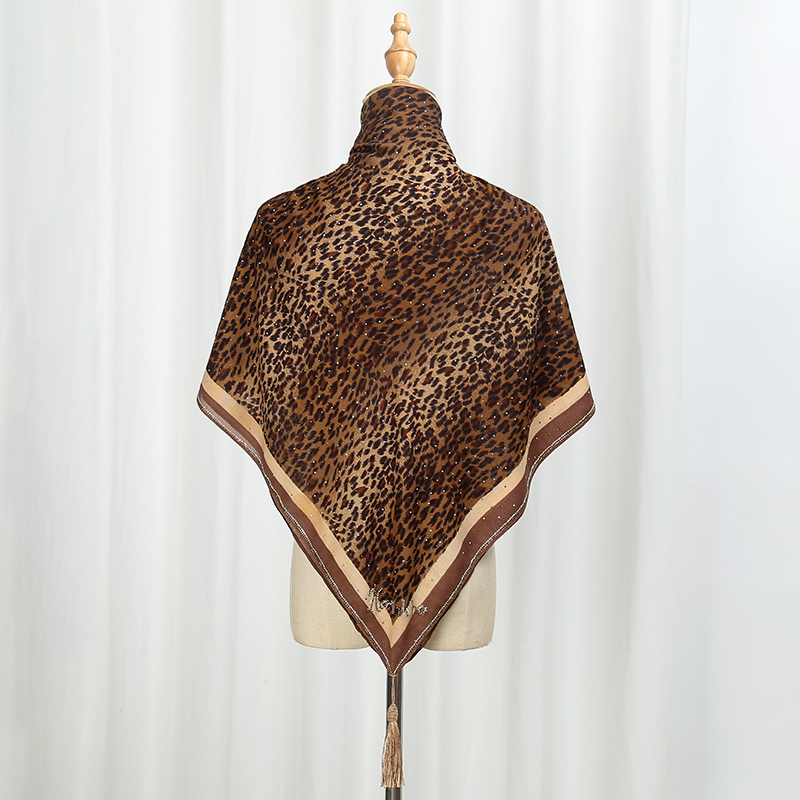 Écharpe carrée à imprimé léopard avec biscuits pour femme, châles en satin avec glands, hijabs pour femme musulmane, écharpe pour cheveux, turban islamique, 100x100cm