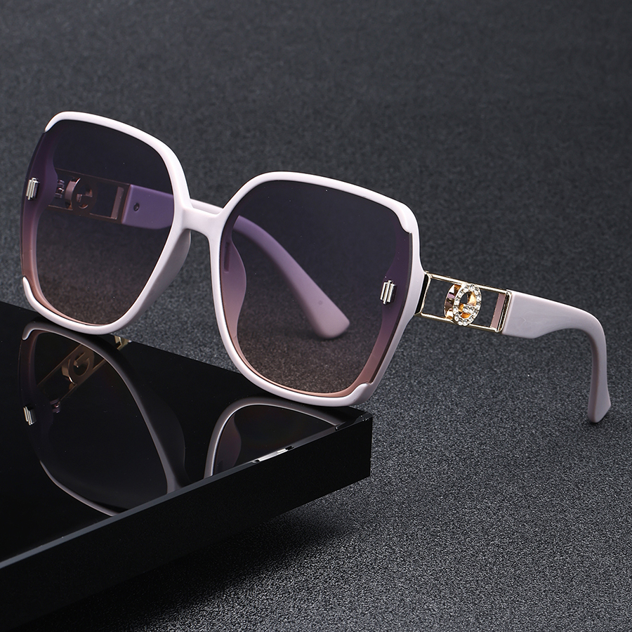 Lunettes de mode rectangulaires rétro classiques pour femmes – Montures PC à la mode et verres décoratifs, parfaites pour les fêtes, les festivals,