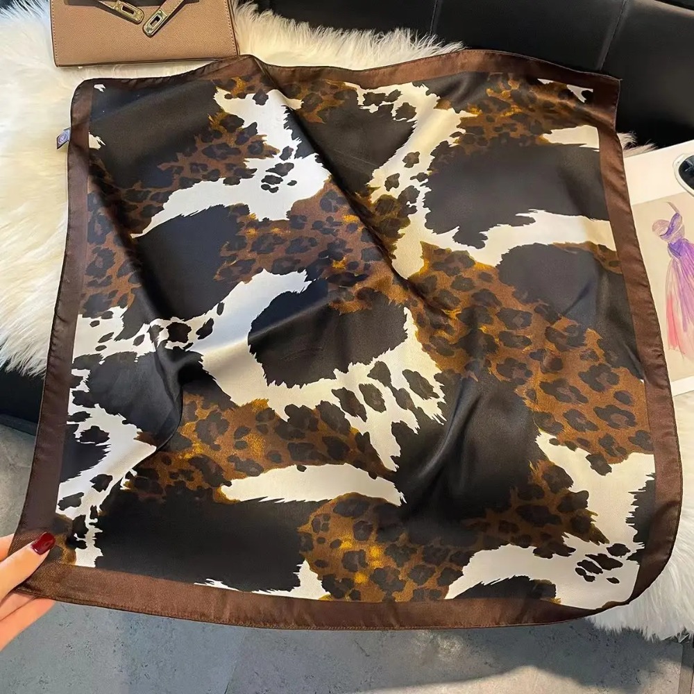 Écharpe imprimée léopard de 68 cm en fibre de polyester pour toutes les saisons, écharpe pour femmes, châle tendance et polyvalent, cache-cou, hijab
