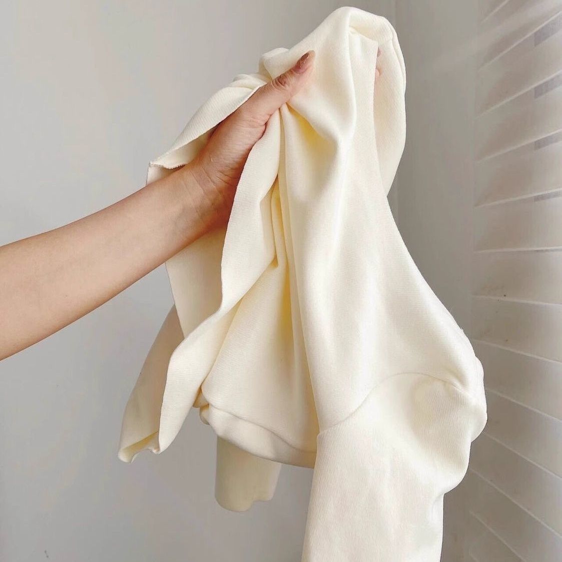 Haut basique en dentelle avec soutien-gorge rembourré pour femmes, col en V, polaire chaude, t-shirt à manches longues, abricot blanc, chemisier décontracté, sous-vêtements