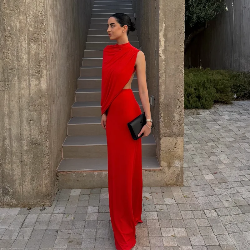 Robe longue asymétrique rouge audacieuse chic, élégante et accrocheuse, drapée, dos ouvert, moulante, pour femme, idéale pour les soirées, style rétro et streetwear.