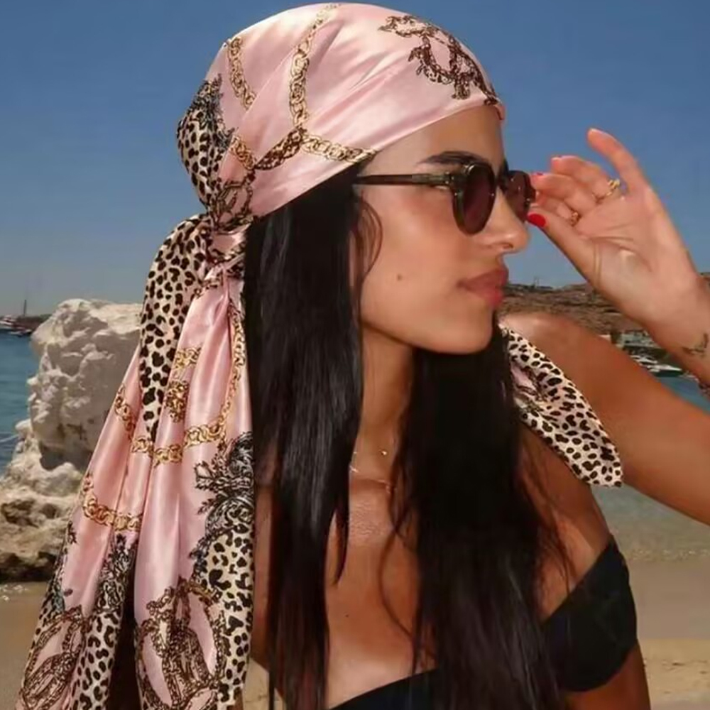 Foulard carré bohème vintage à imprimé léopard pour femme, idéal pour le quotidien, les vacances à la plage et la rentrée scolaire