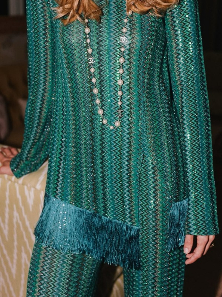 Ensemble deux pièces élégant pour femme avec haut à manches longues à franges et pantalon fendu, style décontracté et confortable pour la maison