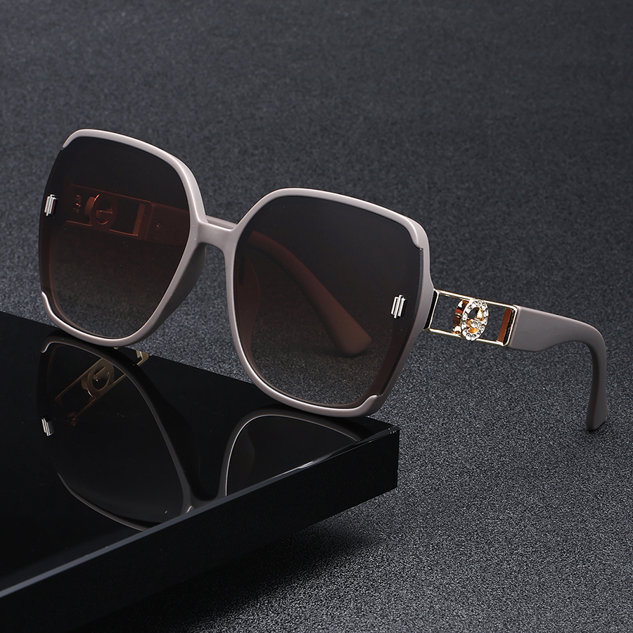 Lunettes de mode rectangulaires rétro classiques pour femmes – Montures PC à la mode et verres décoratifs, parfaites pour les fêtes, les festivals,