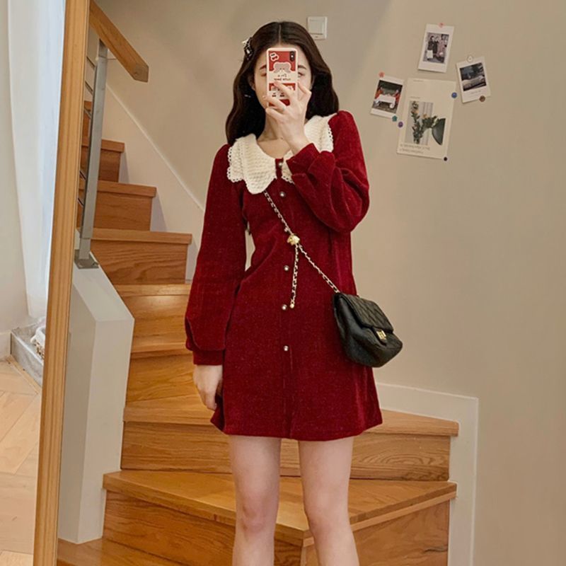 Robe courte en dentelle blanche à manches bouffantes et col en V de style Hepburn en velours rouge pour femmes, robe de fête pour l'automne et l'hiver