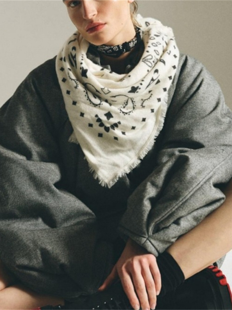 Écharpe triangulaire vintage à motif paisley pour femmes, avec franges, châle chaud pour les épaules
