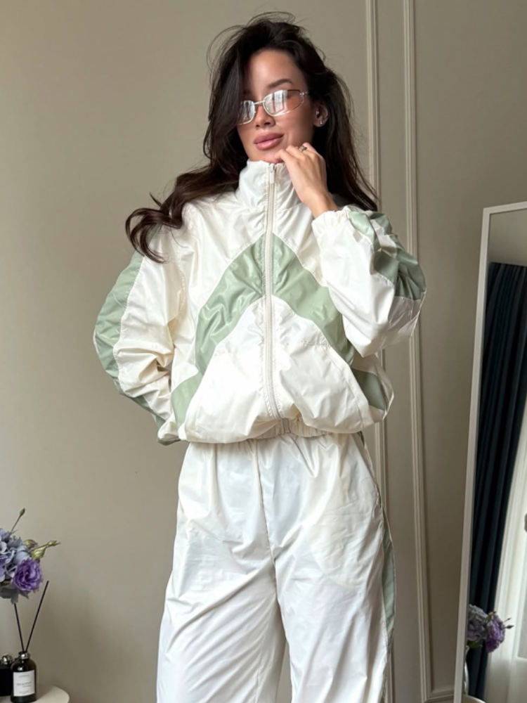 Ensemble de survêtement décontracté pour femme, coupe-vent bleu marine à rayures chevron, veste courte zippée et short à bordure contrastante, idéal pour le sport quotidien, le jogging et le style urbain