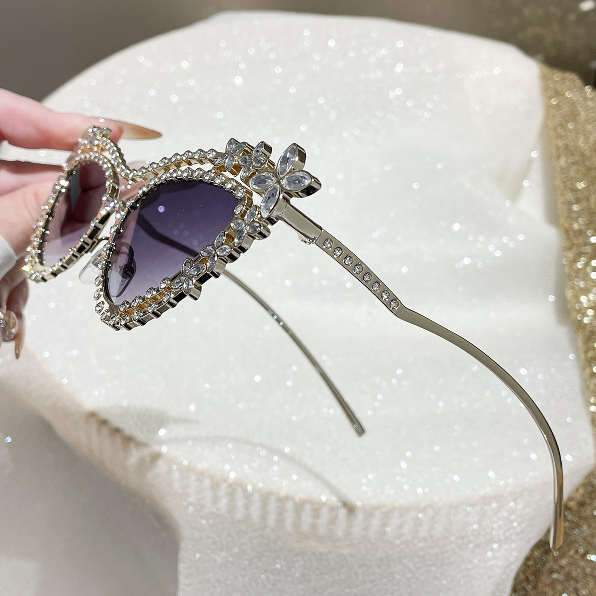 1 paire de lunettes de soleil pour femme, nouveau style de luxe avec strass, design œil-de-chat unique, haute valeur esthétique, exquises et polyvalentes