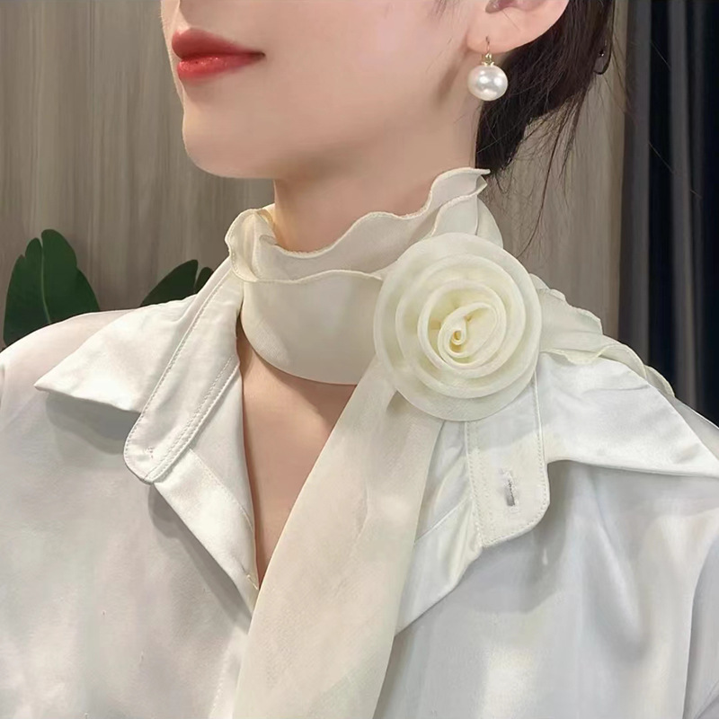 Écharpe en mousseline de soie à la mode, élégante et tendance, motif floral, châle polyvalent, décor rose détachable, écharpe pour le cou, cadeaux pour femmes et filles