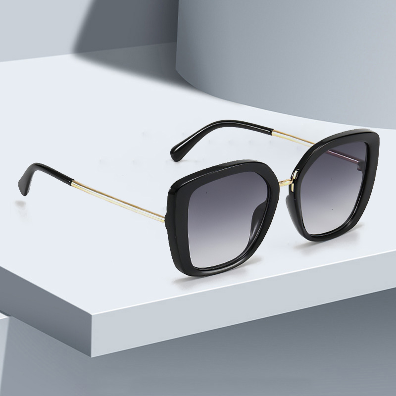 Lunettes de soleil vintage pour femmes bleu profond grand cadre dégradé bleu lentille lunettes accents en métal style minimaliste moderne lunettes de soleil