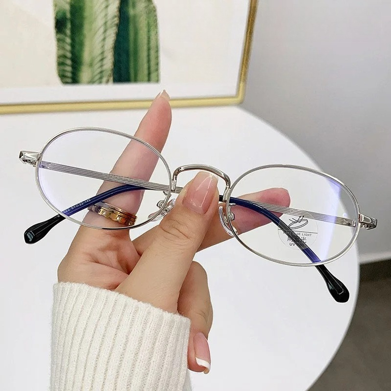Nouvelle mode montures de lunettes ton or dames élégantes montures métalliques ovales Vintage lunettes confortables ultra-légères