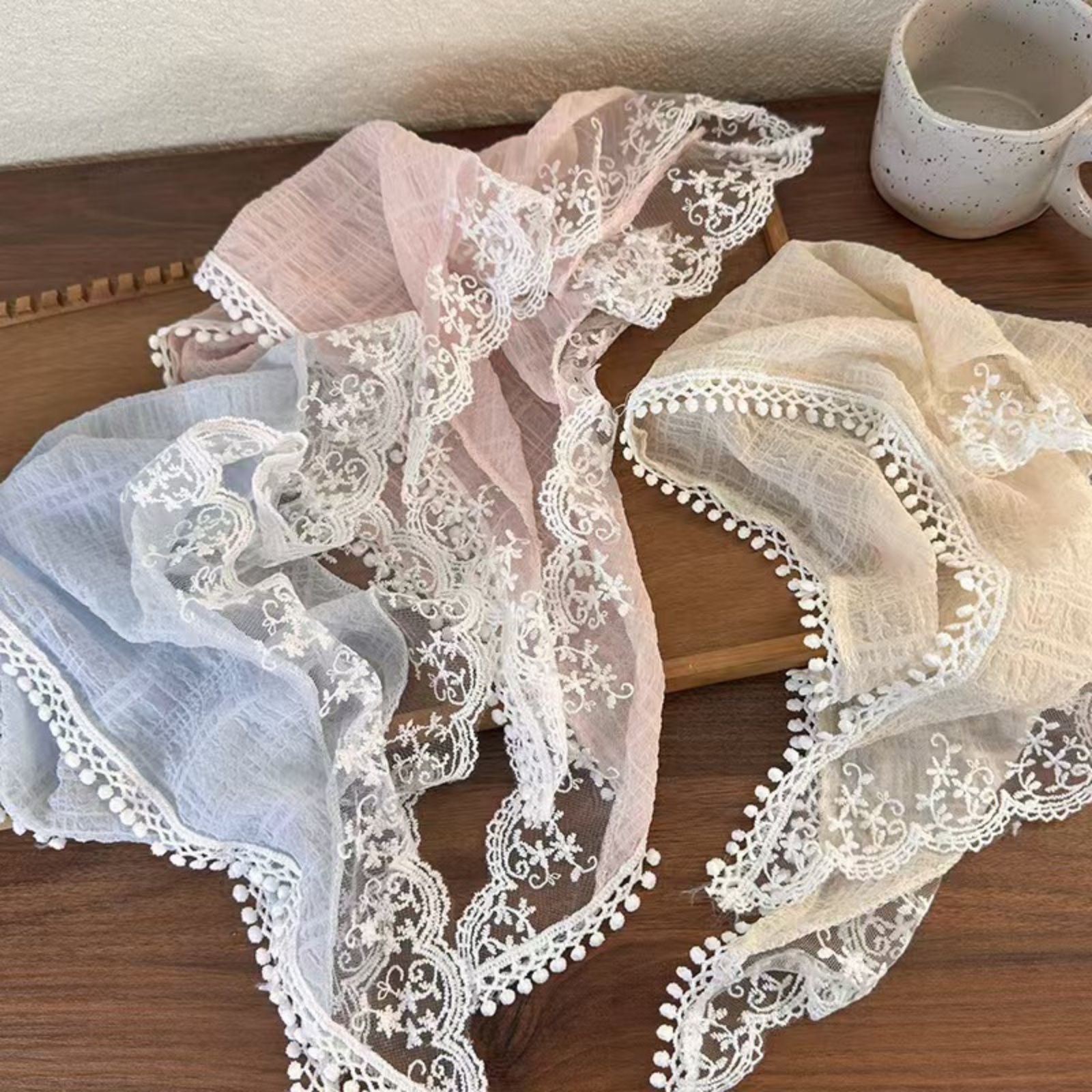 1PC Foulard triangulaire en dentelle pour femme, en mousseline froissée pastel, accessoire capillaire pour le quotidien et la plage