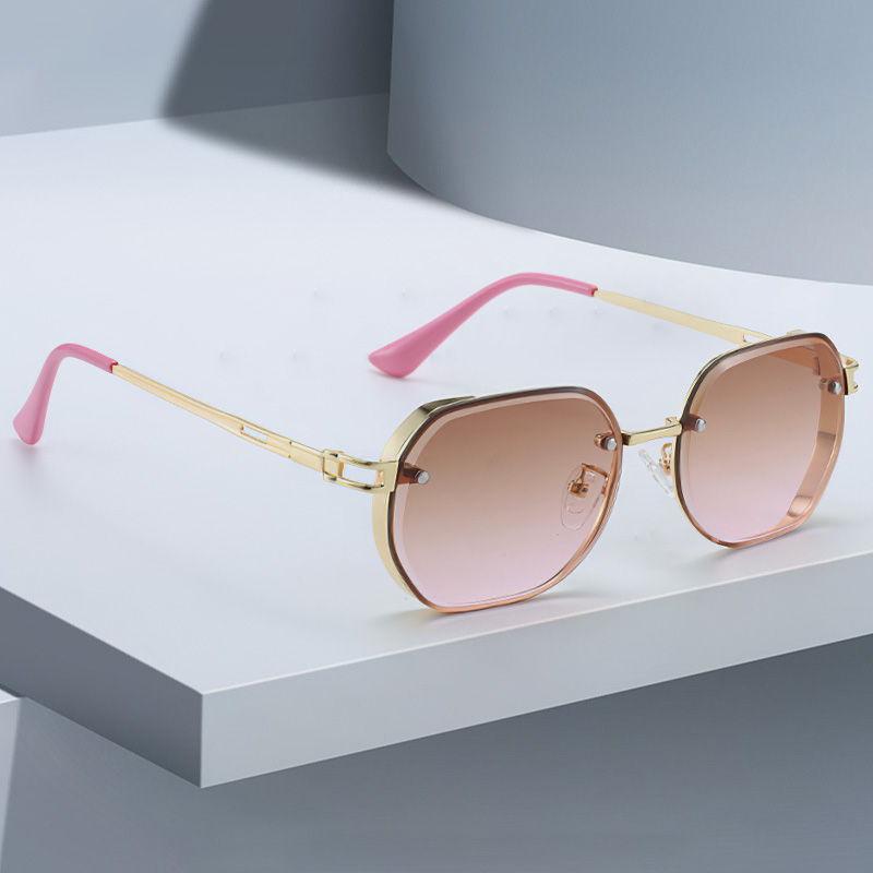 Lunettes de soleil pour femmes, monture noire, bordure dorée, verres noirs, lunettes de soleil à la mode, décoration, nouveau, 2025