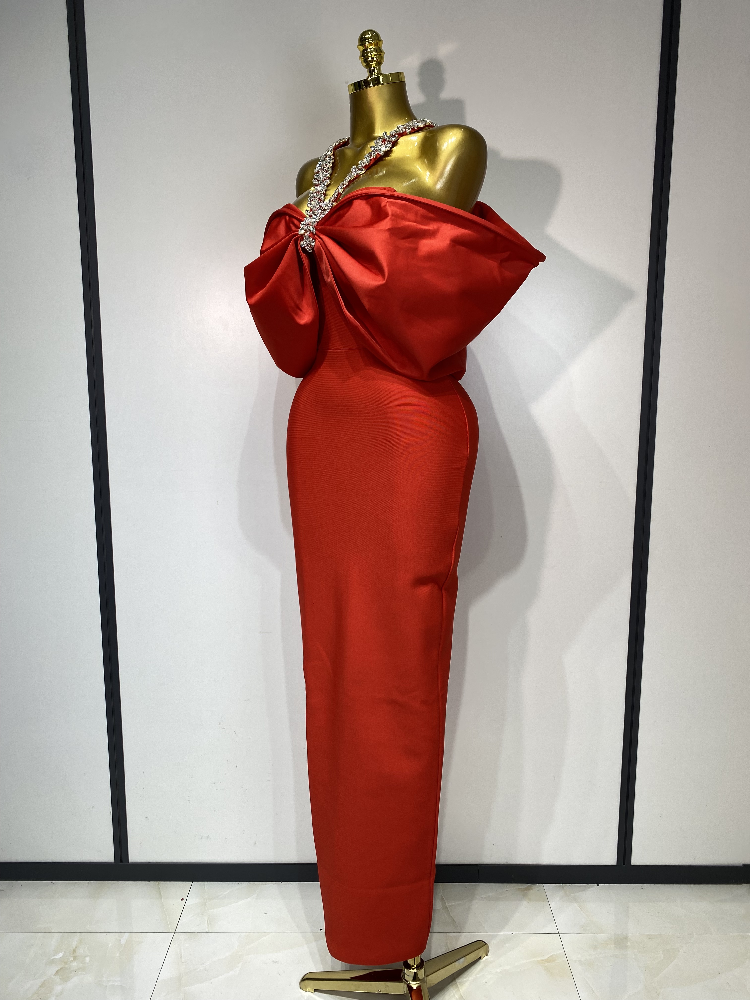 Femmes Sexy élégant licou hors de l'épaule cristal moulante longue robe de pansement discothèque soirée de luxe robe d'anniversaire