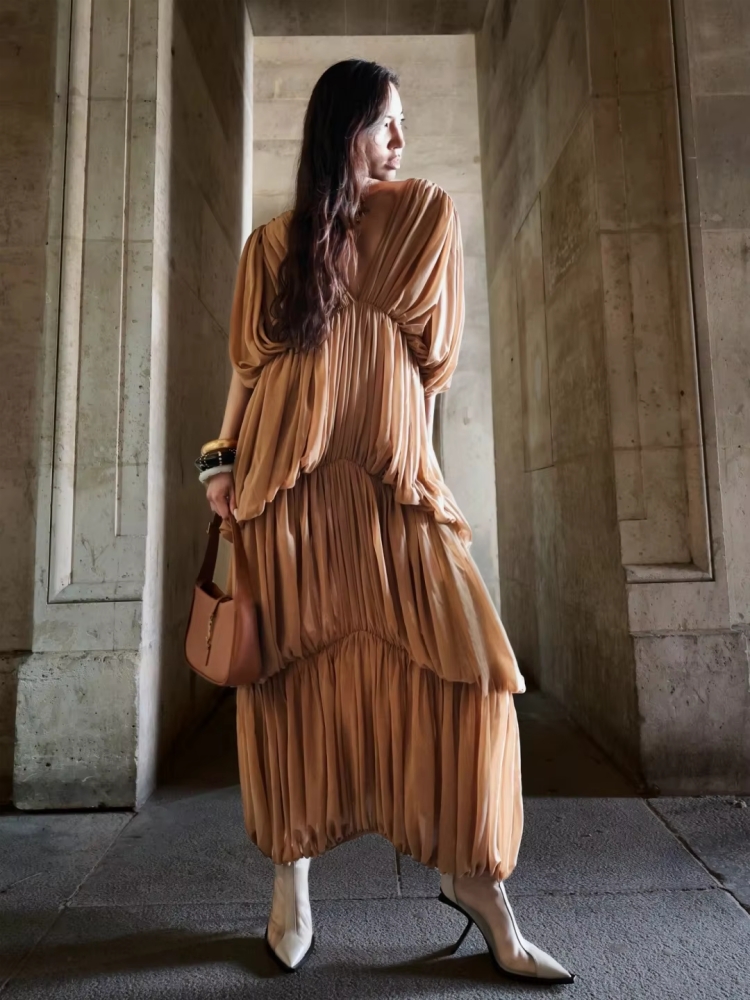 Robe longue sexy à col en V, design plissé à plusieurs niveaux, sans manches, robes drapées multi-couches, robes de soirée.