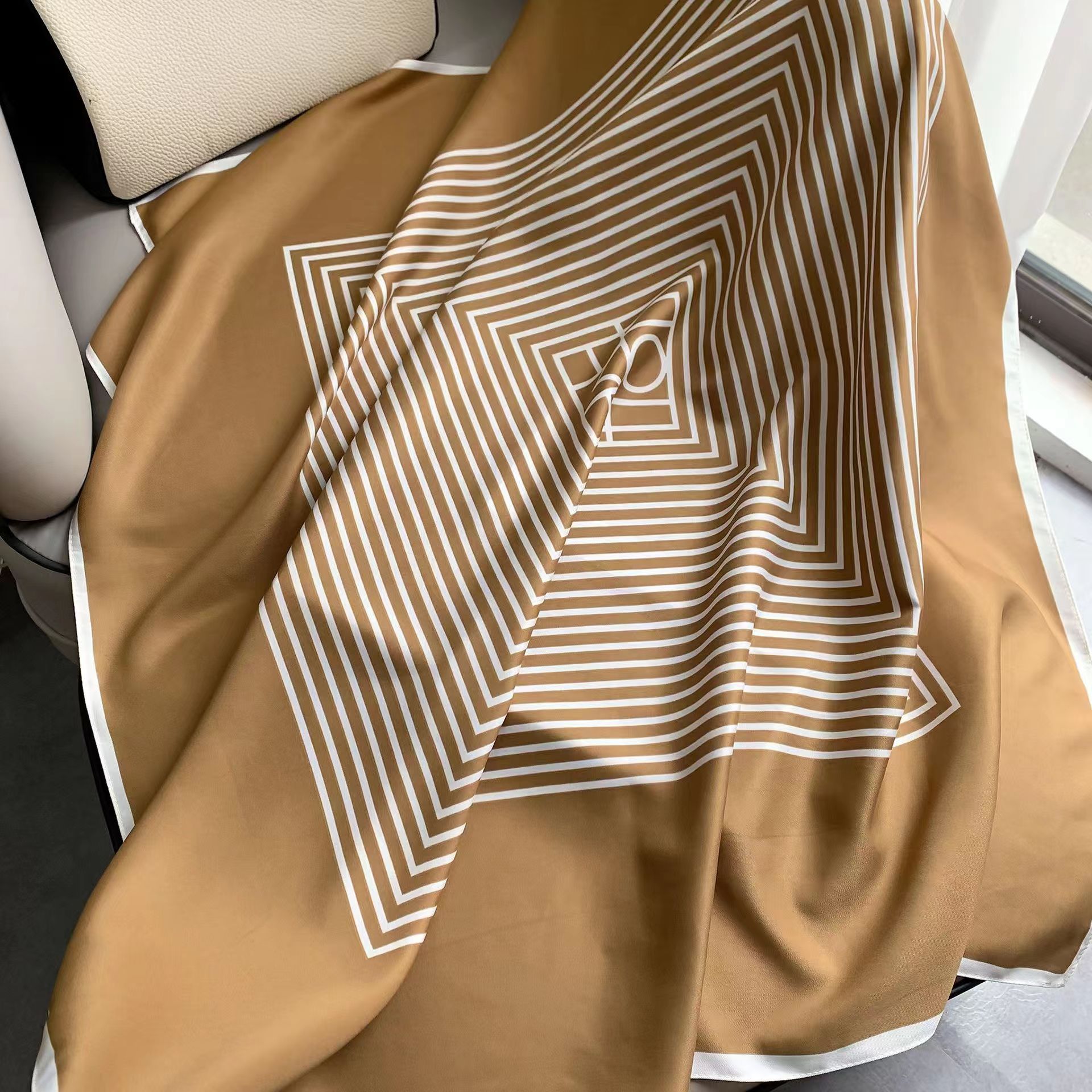 Foulard en Soie 90x90cm de Marque de Luxe, Imprimé Rayures Sergé, Grandes Écharpes, Hijab, Châle de Protection Solaire, Bandana, Foulard, Écharpe, Cache-cou pour Femme