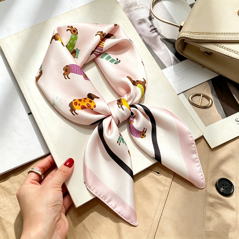 Foulard carré en soie pour femme, imprimé chaîne de luxe, en satin doux, utilisable comme bandeau pour cheveux, ruban pour sac à main, hijab, foulard de cou et bandeau pour la tête