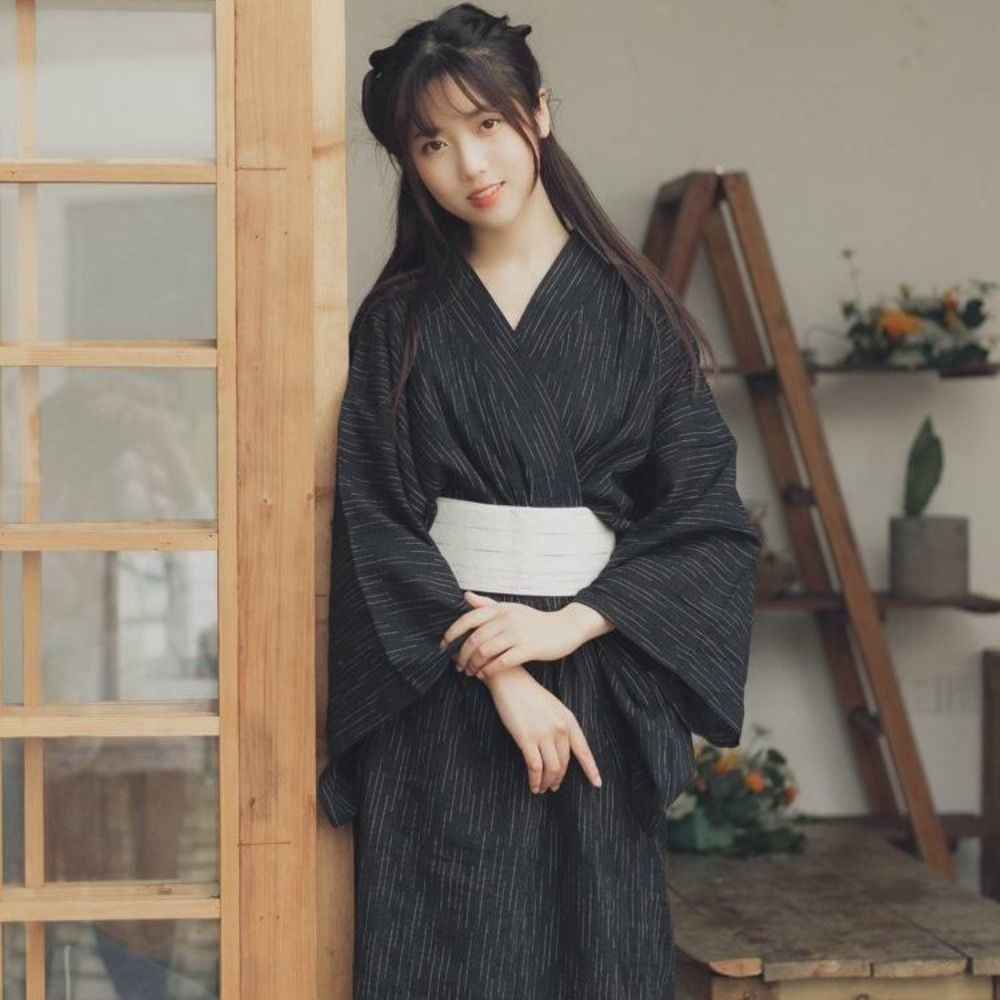 Kimono japonais traditionnel imprimé floral, élégance de style japonais, robe kimono Sakura pour fille, nouveauté asiatique