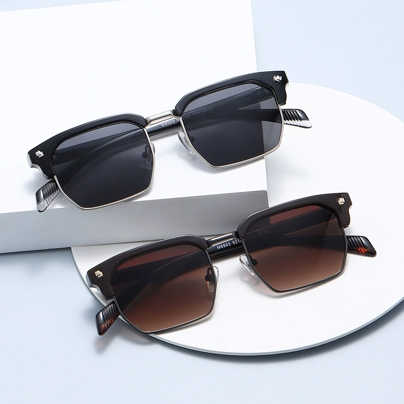Lunettes de soleil de luxe simples pour hommes et femmes, monture carrée en métal avec rivets, protection UV pour les voyages en extérieur