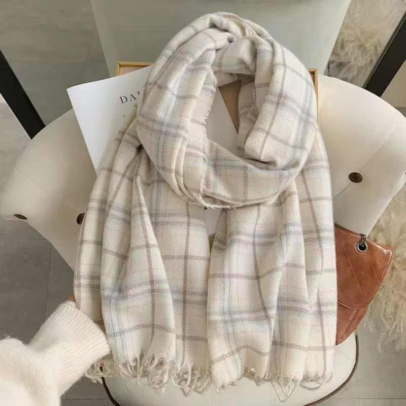 Écharpe Vintage à Carreaux en Fausse Cachemire avec Pompons, Châle Chaud et Doux pour Femme, Idéal pour l'Automne et l'Hiver, Parfait pour les Tenues Quotidiennes et de Bureau