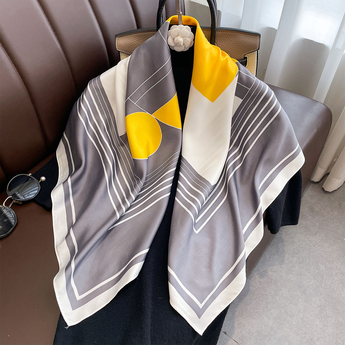 Foulard carré de luxe en soie pour femmes, châle imprimé à la mode, chaînes élégantes, Bandanas Hijab, tache douce, 90x90cm