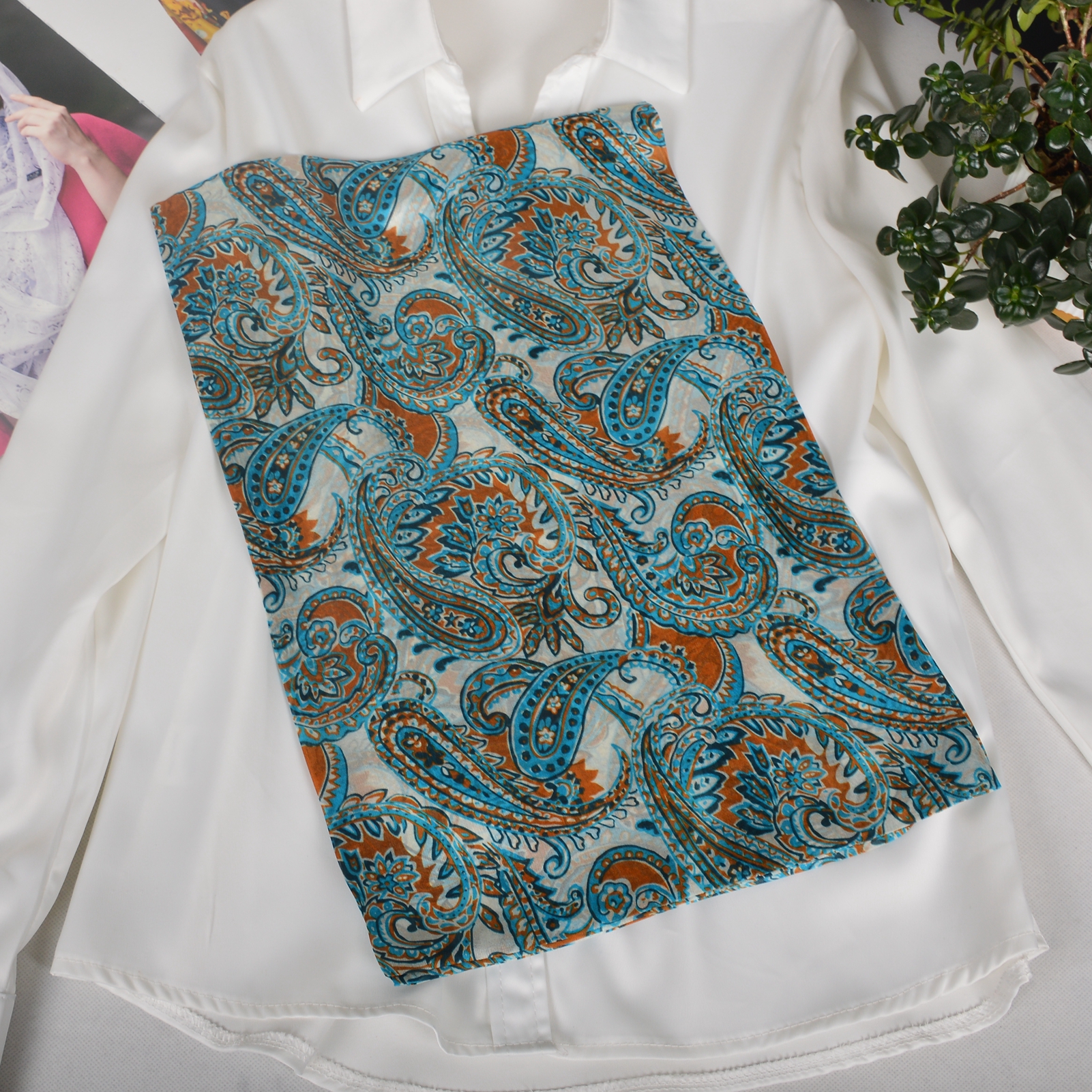 BYSIFA |   Nouveau Foulard Châle en Soie de Mûrier 100% Ultra-large Bleu et Blanc pour Femme, Motif Paisley, Idéal pour la Plage