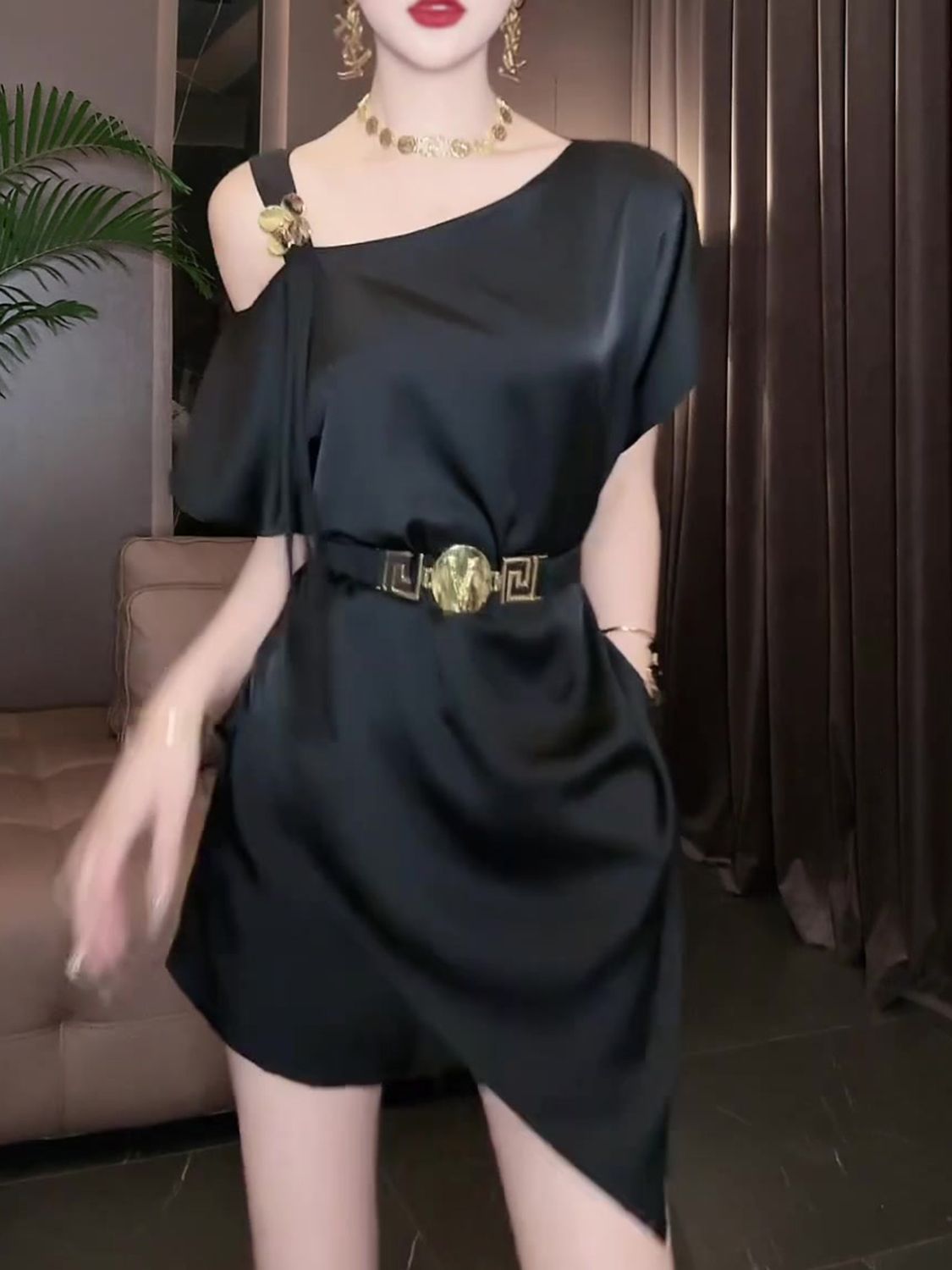 Nouvelle robe d'été avec tempérament élégant et minceur au-dessus des genoux