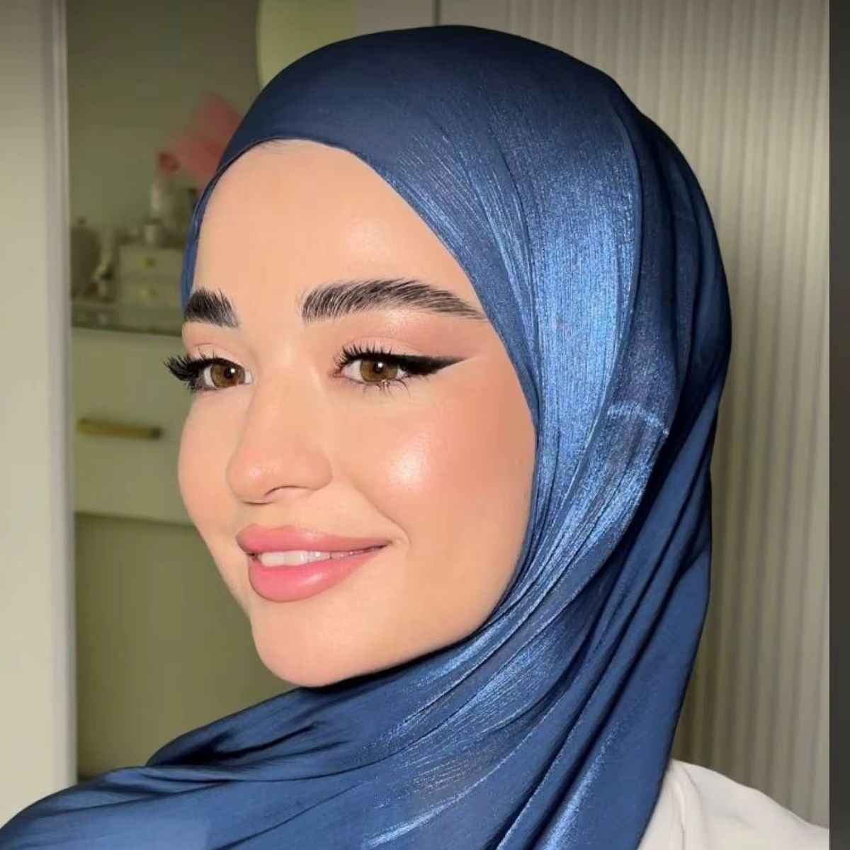 Foulard Hijab musulman brillant pour femmes, basique, solide, semblable à de la soie, élégant, scintillant, doux, châle arabe, Turban, bandeau Bandana