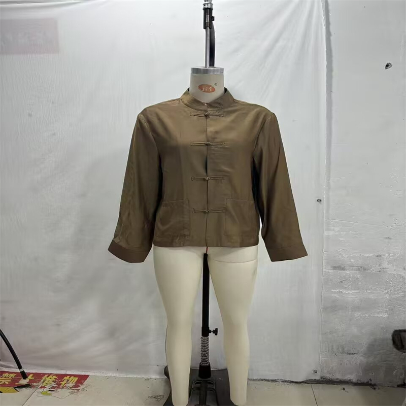 Chemisier élégant pour femme 2026 Nouvelle mode d'été sans manches en satin à nouer Coupe décontractée Tunique tendance pour femme