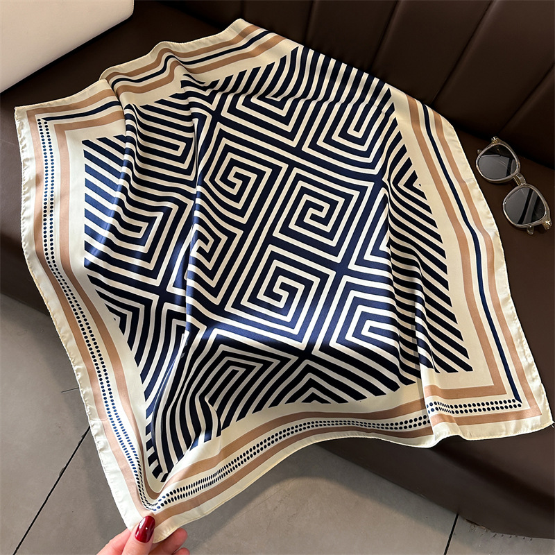 Nouveau Foulard Carré Rayé 2026 pour Femme, en Satin Doux Effet Soie, Petit Châle Style Bohème, Protection Solaire, pour Femme