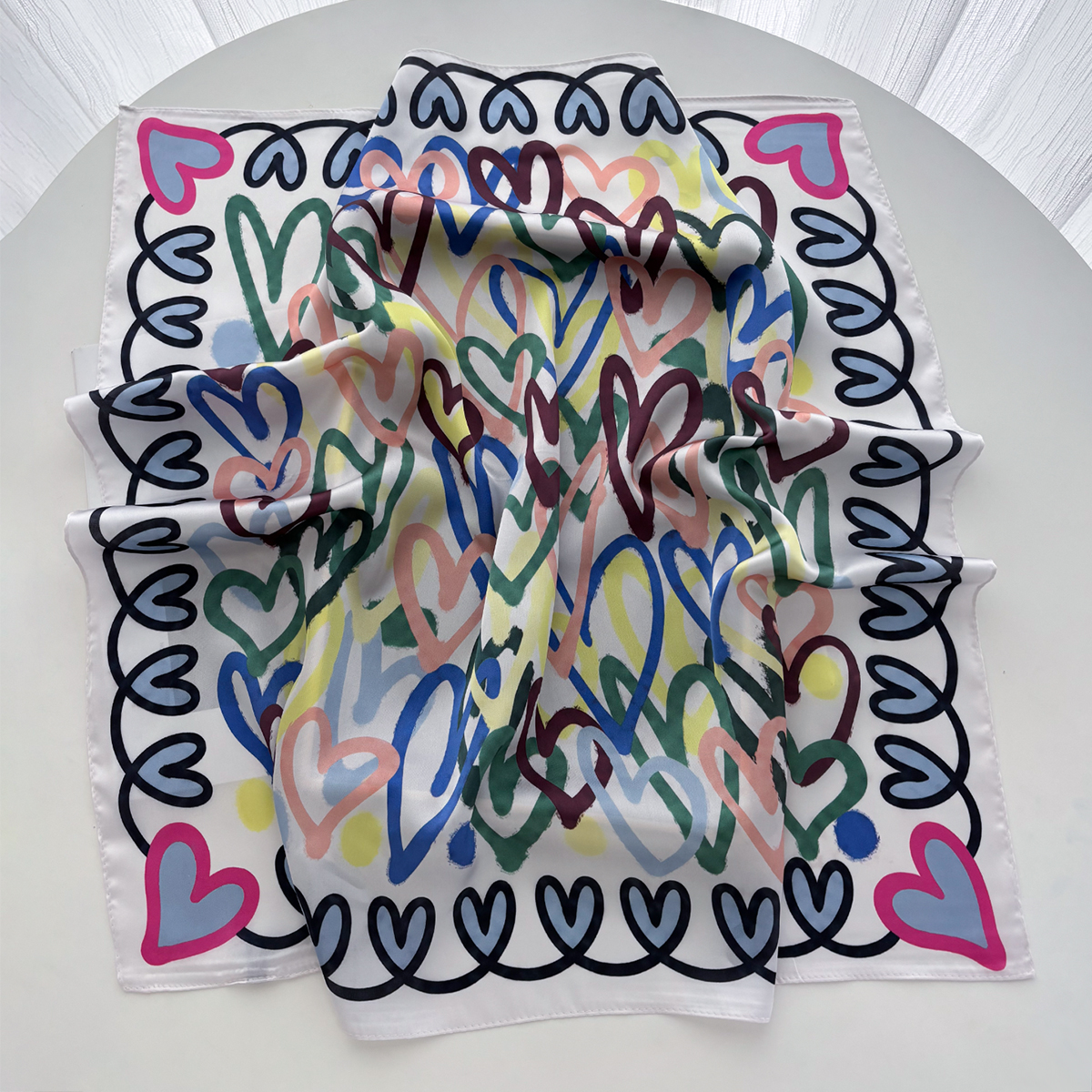 Foulard carré en satin pour femme 70x70cm, imprimé cœurs mignons, imitation soie, bandana, foulard de cou, bandeau pour cheveux, foulard de sac, mouchoir décoratif