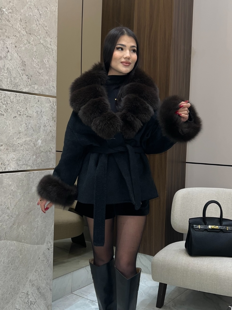 Manteau en laine mélangée pour femmes, grand col et poignets en fausse fourrure, ceinture à la taille, veste d'hiver ample, épaisse, chaude et élégante pour femmes.