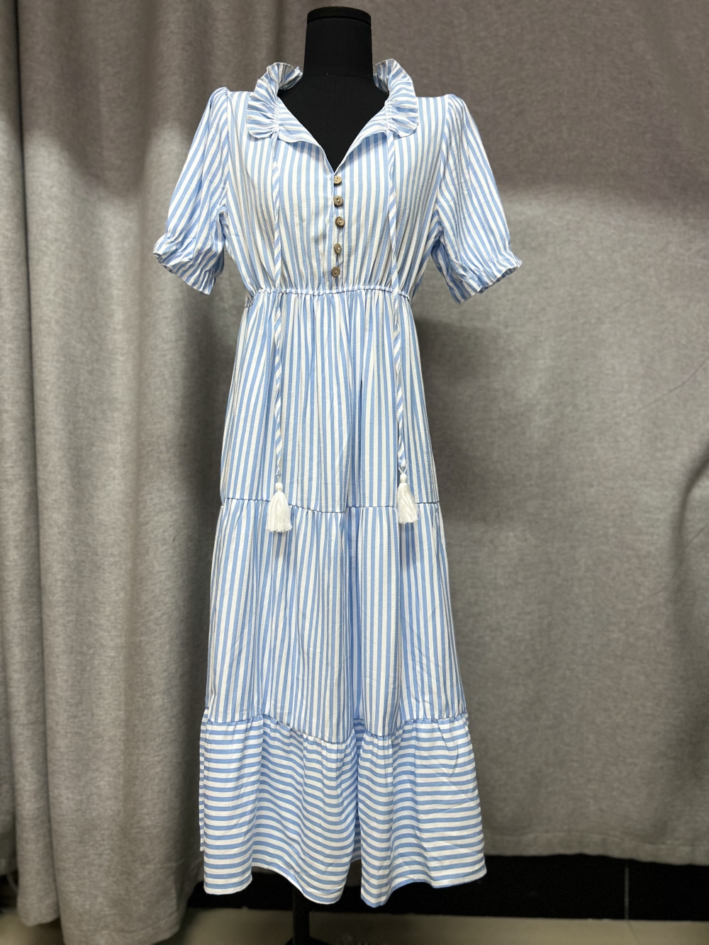 Robe d'été rayée à franges style bohème pour femme, élégante, col en V, manches bouffantes, taille élastique, longueur midi, idéale pour les vacances à la plage