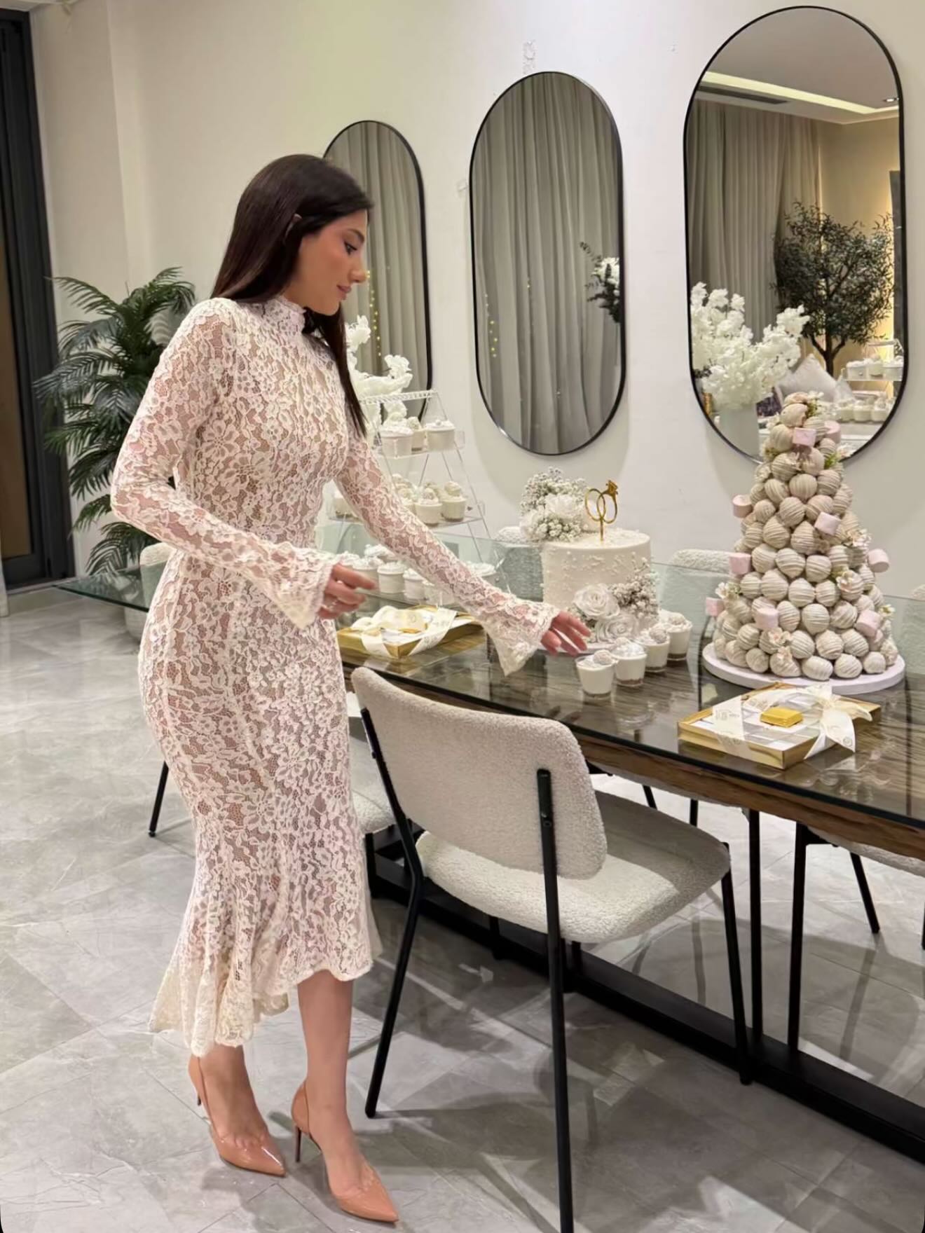 Robe midi élégante en dentelle blanche pour femme, col roulé, manches longues, froncée, moulante, pour soirée, cocktail, hiver, automne